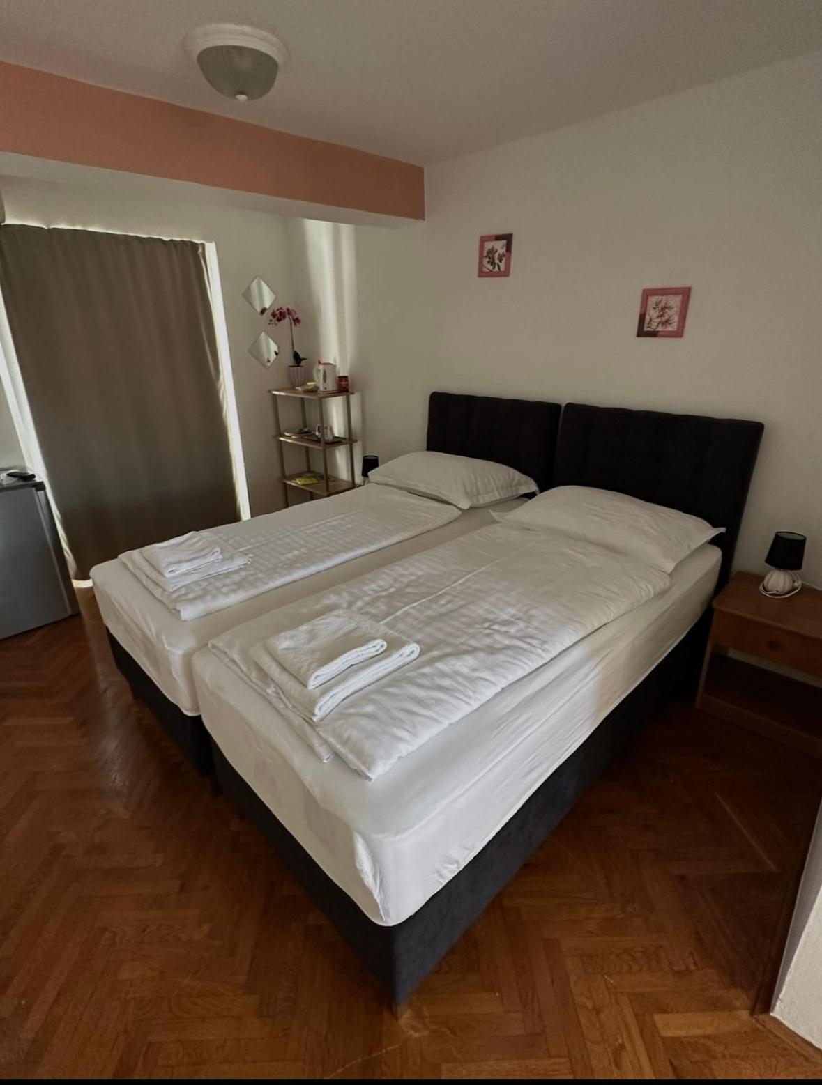 Apartment And Rooms Sidro Petrčane Extérieur photo